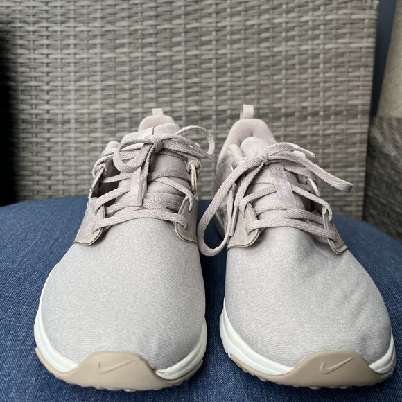 Nike Training Sneaker - Picture 2 of 4